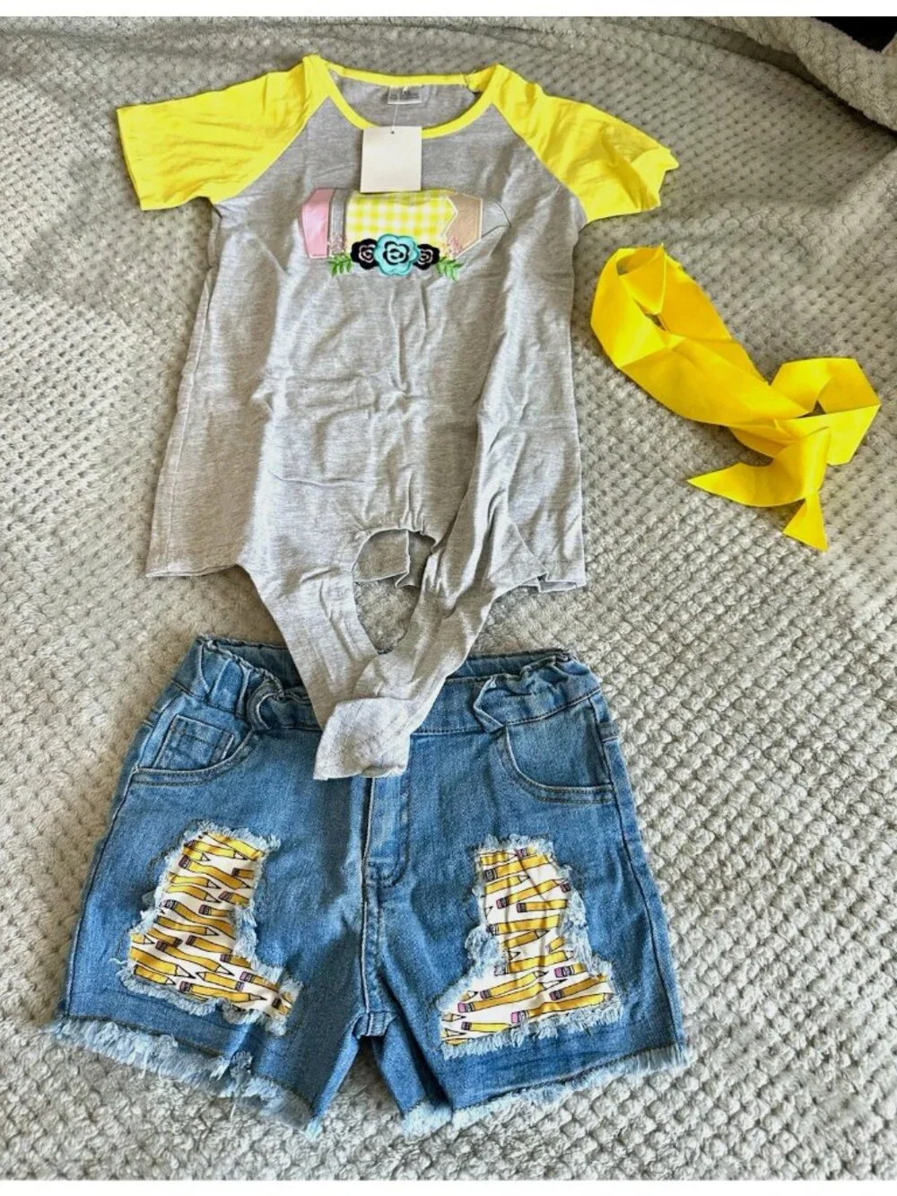 Girls Size 6 3 Piece Outfit Set Gray Top Denim Shorts Yellow Headband NWT 0491